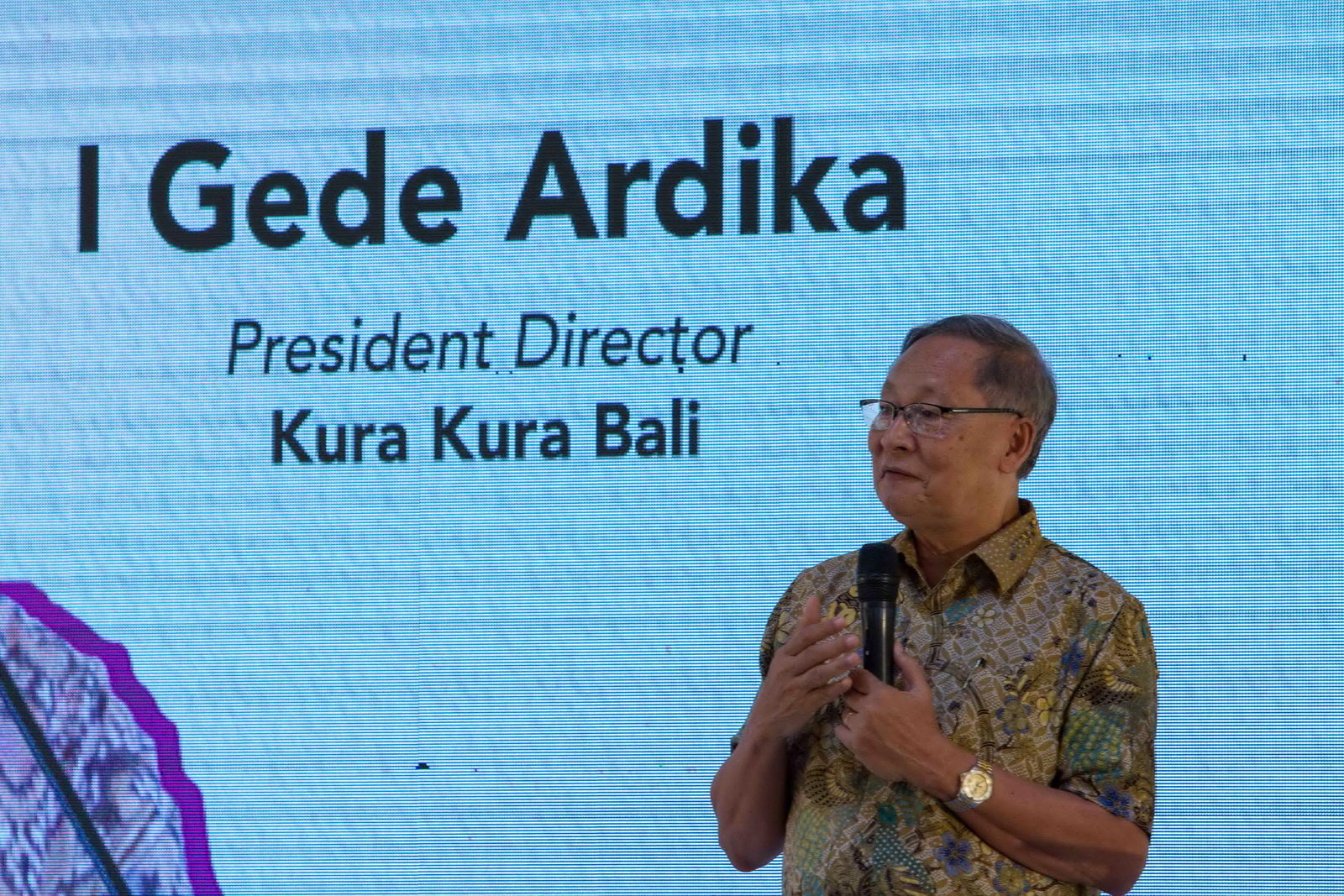Presiden Joko Widodo Menganugerahkan Tanda Kehormatan kepada Dewan Pembina UID, Almarhum I Gede Ardika